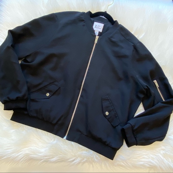 Jules & Leopold Jackets & Blazers - Jules & Leopold black bomber full zip silky jacket size large